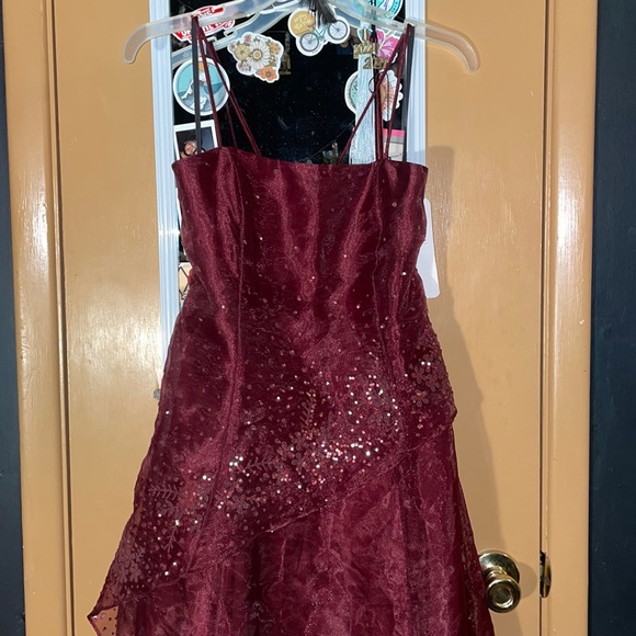 Let’s Fashion Formal Dress - Picture 1 of 8
